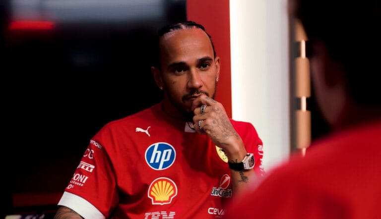 Hamilton debuta con Ferrari bajo la mirada de Wolff