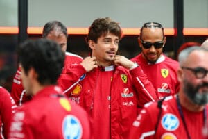 Leclerc acepta el protagonismo de Hamilton en Ferrari