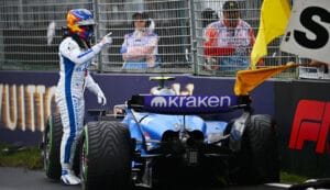 Sainz's Gear Misstep Aids Williams in Melbourne