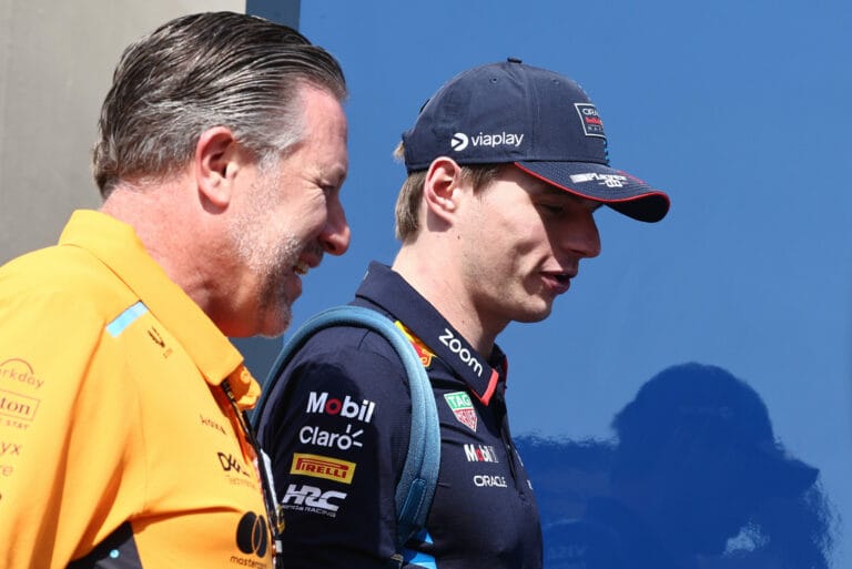 Zak Brown predice salida de Verstappen a Mercedes